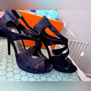 Black sparkling heels